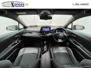 Toyota C-HR 1.8 Hybrid, Reversing camera, Automati - Image 2