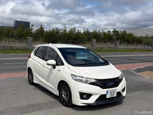2015 Honda Fit (Jazz) 1.5 Hybrid Auto - Image 3