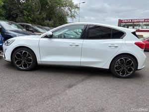 Ford Focus ZETEC 1.0 ECOBOOST 125PS 5DR 4 - Image 4