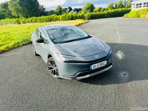 TOYOTA PRIUS SELF CHARGING HYBRID 6K KM LIKE NEW - Image 2
