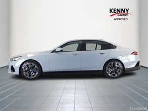 BMW i5 EDRIVE40 M SPORT - Image 4