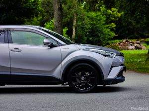 2019 Toyota C-HR 1.8 Petrol Hybris Automatic Sol - Image 3