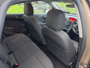 Opel Astra 2013 diesel - Image 4