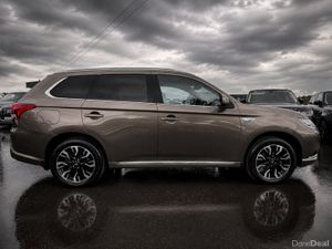18 Mitsubishi Outlander 2.0 HYBRID PETROL - Image 2