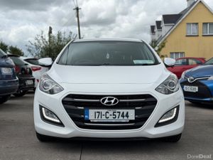 Hyundai i30 DELUXE - Image 2