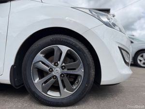 Hyundai i30 DELUXE - Image 4