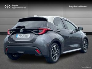 Toyota Yaris Hybrid Luna Sport Bi-Tone New Generat - Image 2