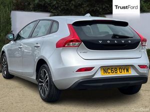 Volvo V40 Momentum - Image 2