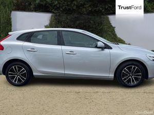 Volvo V40 Momentum - Image 3