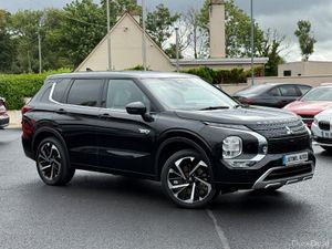 221 MITSUBISHI OUTLANDER 2.5 PHEV 4WD 7 SEATER - Image 2