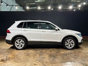 Volkswagen Tiguan 2.0 TDI - ALLOY WHEELS - MULTI F - Image 3