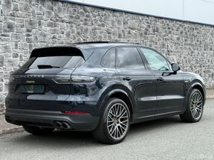 2021 Porsche Cayenne 3.0 E-Hybrid Auto Huge Spec - Image 2