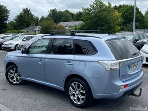 Mitsubishi Outlander 2015 2.0 Petrol Hybrid - Image 4