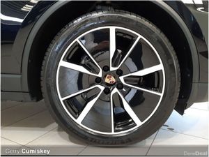 Porsche Macan ***€21000 of Extras***BIG BATTERY El - Image 4