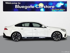 BMW i5 EDRIVE40 M SPORT **SURROUND PARKING SENSORS - Image 3