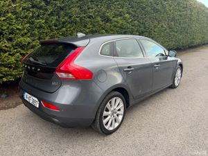 Volvo V40 2014 1.6D *** NEEDS BODYWORK *** - Image 4