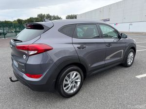 Hyundai Tucson 2.0 DIESEL, 4 WHEEL DRIVE, AUTOMATI - Image 3