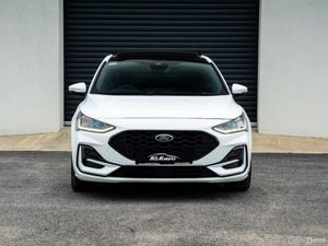 Ford Focus St-line Auto Diesel *Pan roof* - Image 2