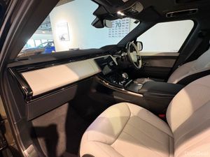 Land Rover Range Rover SE / Low Mileage / Factory - Image 3