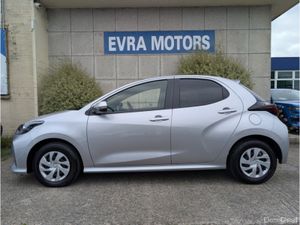 Toyota Yaris X HYBRID AUTOMATIC 1.5 PETROL //LOW M - Image 4