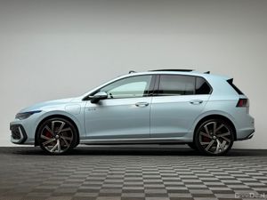 Volkswagen Golf GTE 1.5 PHEV 272HP DSG *PAN ROOF* - Image 4