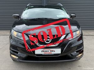 Nissan Qashqai 1.5 SV  ** GLASS ROOF ** - Image 2