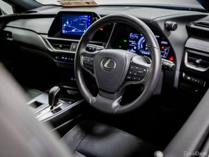Lexus UX 300E 72.8kWh 205HP - Image 2