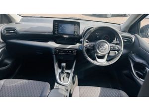 Toyota Yaris AUTOMATIC VERY LOW MILEAGE 1 PRIVATE - Image 3