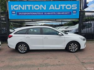 Hyundai i30 I 30 ESTATE, DELUXE MODEL, PETROL, LOW - Image 2