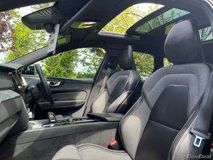 Volvo XC60 2022 2.0d R-Design - Image 3