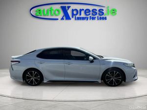 Toyota Camry Hybrid Petrol, Automatic - Image 3