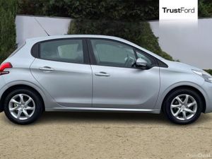 Peugeot 208 Active - Image 3