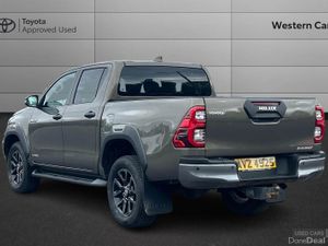 Toyota Hilux 2.8 D-4D Invincible X Auto 4WD Euro 6 - Image 4