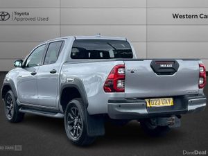 Toyota Hilux 2.8 D-4D Invincible X Auto 4WD Euro 6 - Image 4