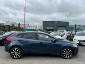 VOLVO V40 2018 2.0, DIESEL D4 - Image 4
