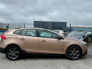 VOLVO V40 2015 2.0, DIESEL D4 CROSS COUNTRY - Image 4