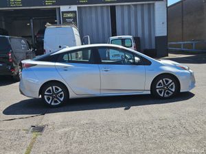 Toyota Prius 2018 - Image 2