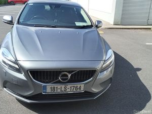 VOLVO V40 / 2018 / 2.0 DIESEL / AUTOMATIC - Image 2