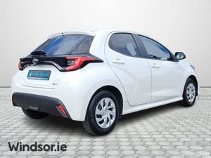 Toyota Yaris G HYBRID AUTO - Image 2
