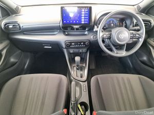Toyota Yaris G HYBRID AUTO - Image 3