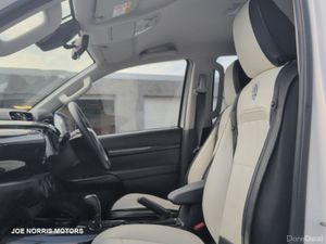 Toyota Hilux 2.4 Diesel Double Cab 4WD AUTOMATIC - Image 4