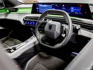 Peugeot 5008 GT Hybrid Auto 145HP - Image 2