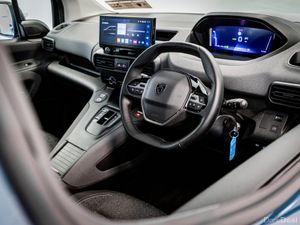 Peugeot Rifter E-Allure 50kWh 135HP L2 - 7 Seats - Image 2