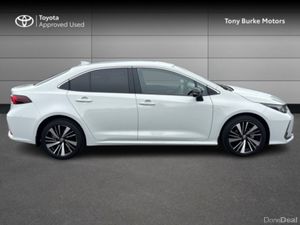 Toyota Corolla Saloon - LUNASPORT - 1.8 Hybrid - S - Image 3