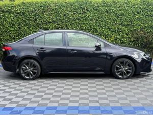 Toyota Corolla WXB EDITION 1.8 HYBRID AUTO // HALF - Image 2