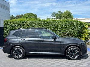 BMW iX3 M-SPORT 74KWH // OPENING PNA ROOF // 20" M - Image 3