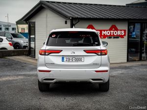 2023 Mitsubishi Outlander HYBRID - Image 4