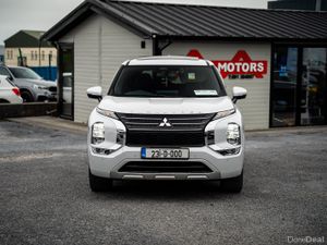 2023 Mitsubishi Outlander HYBRID - Image 3