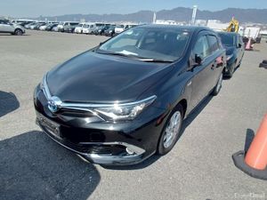 2017 Toyota Auris Hybrid - Image 2