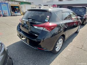 2017 Toyota Auris Hybrid - Image 3
